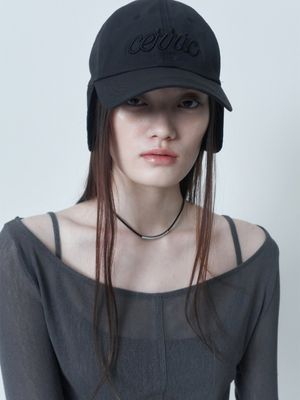 EMBOSS LOGO EARFLAP CAP / BLACK