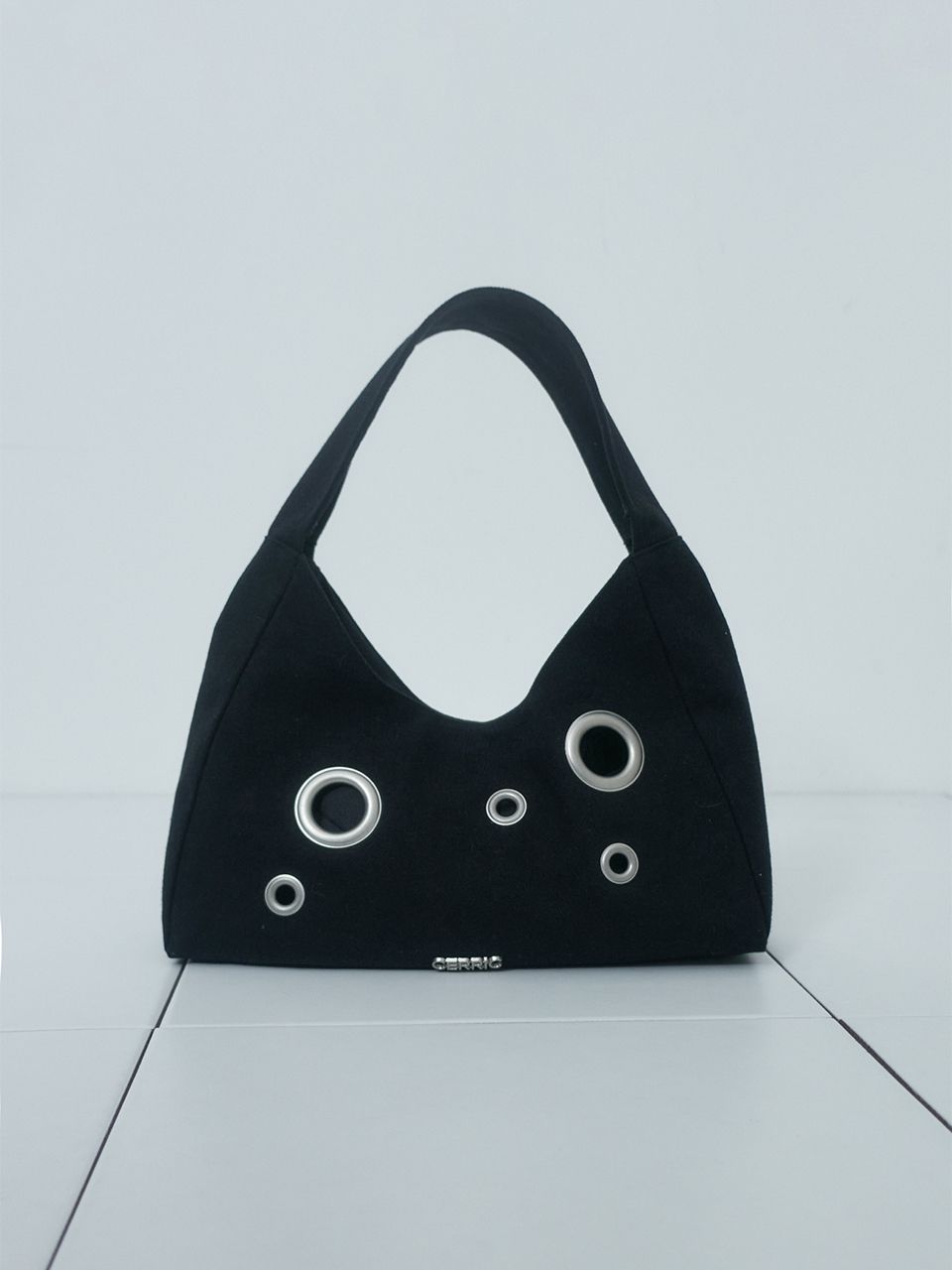 人気の新作 CERRIC | MUSINSA PUNCHING BLACK / BAG MINI バッグ