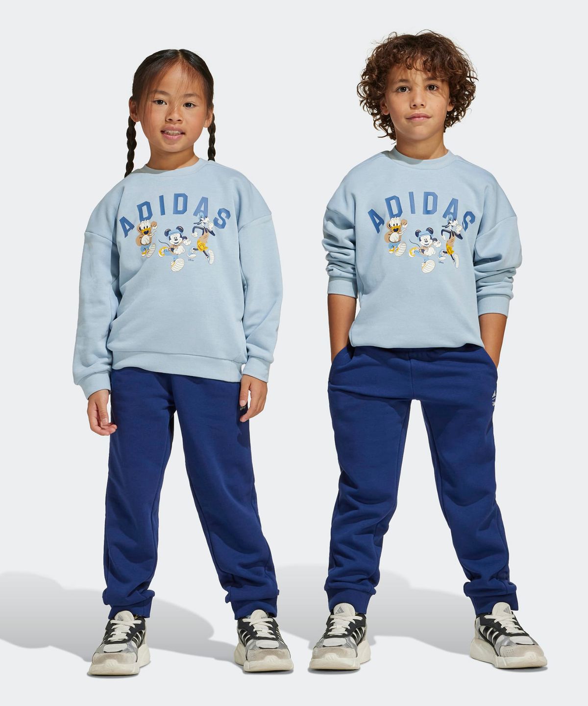 아디다스 키즈(ADIDAS KIDS) 아디다스 X 디즈니 미키마우스 스웨트셔츠 조거 세트 - 블루 / JN6100