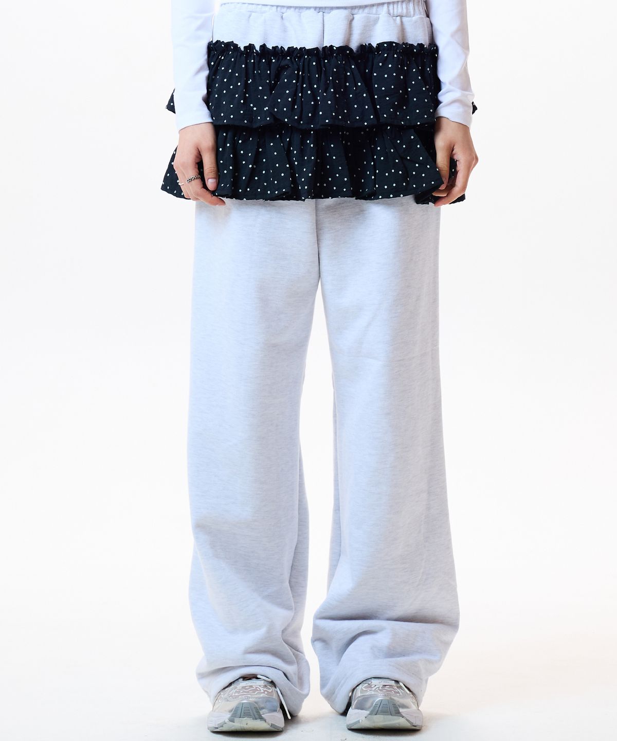 러브이즈트루(LUVISTRUE) IM PATTERN FRILL PANTS(LIGHT GRAY)
