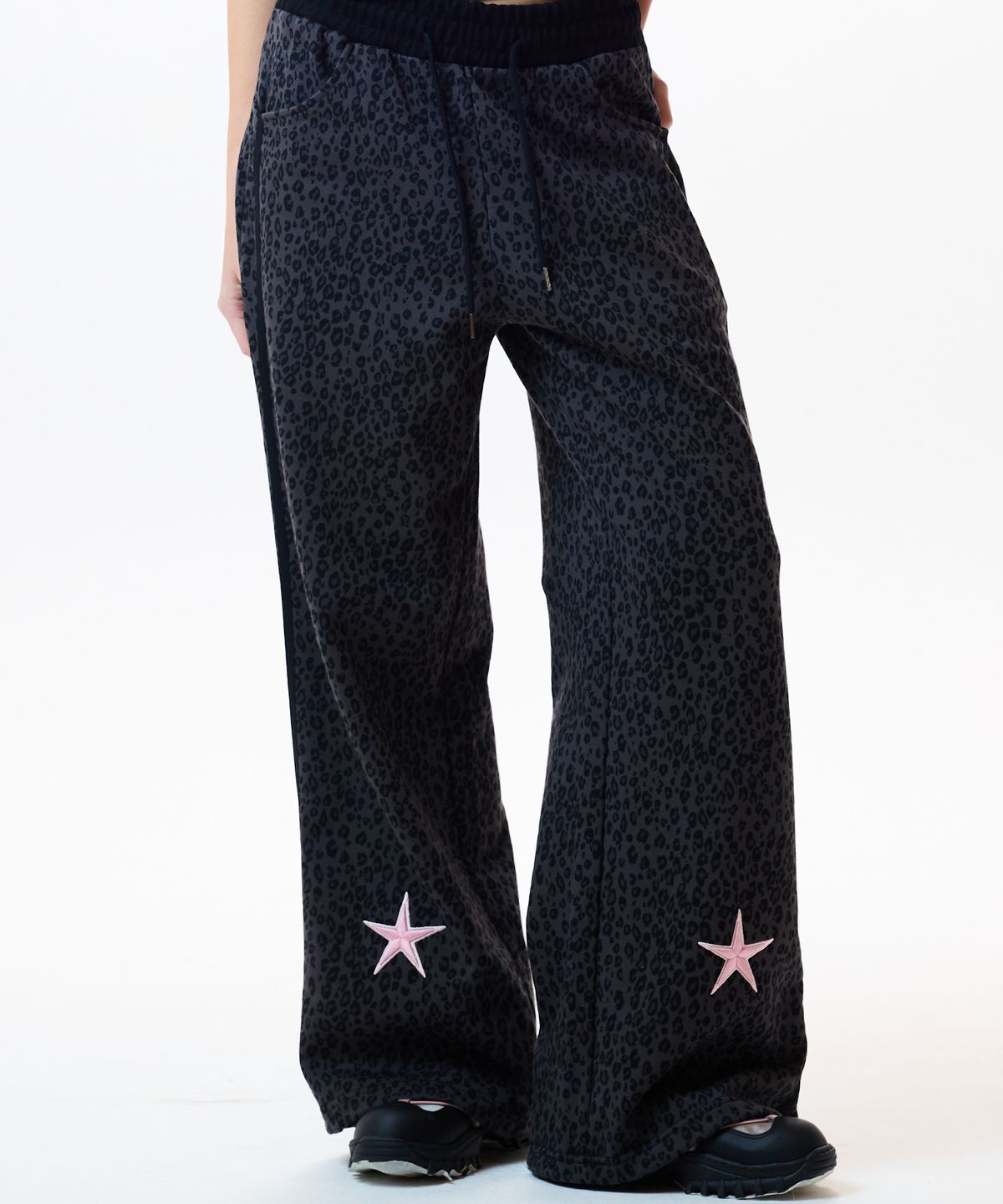 러브이즈트루(LUVISTRUE) IM POCKET TRANING PANTS(CHARCOAL)