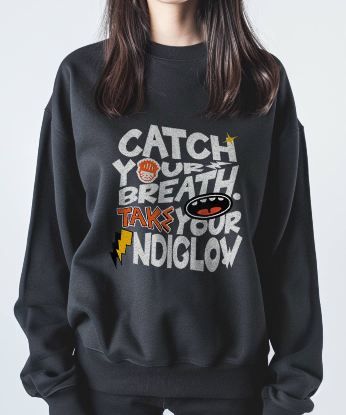 인디글로우(INDIGLOW) 캐치 유어 브레스 남여 공용 그래픽 커플 맨투맨