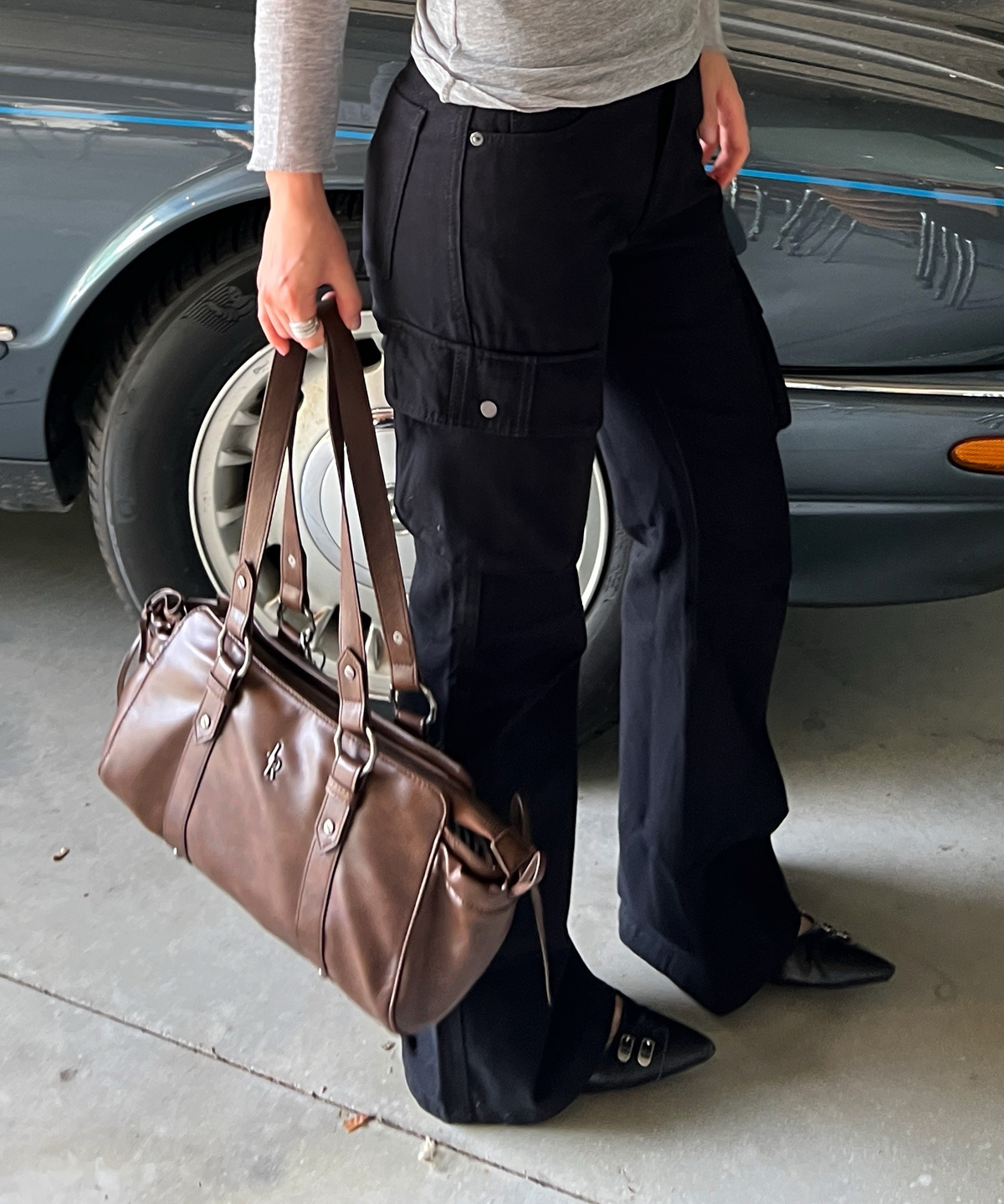 레더리(LEATHERY) 더플 레더 숄더백 [BROWN]