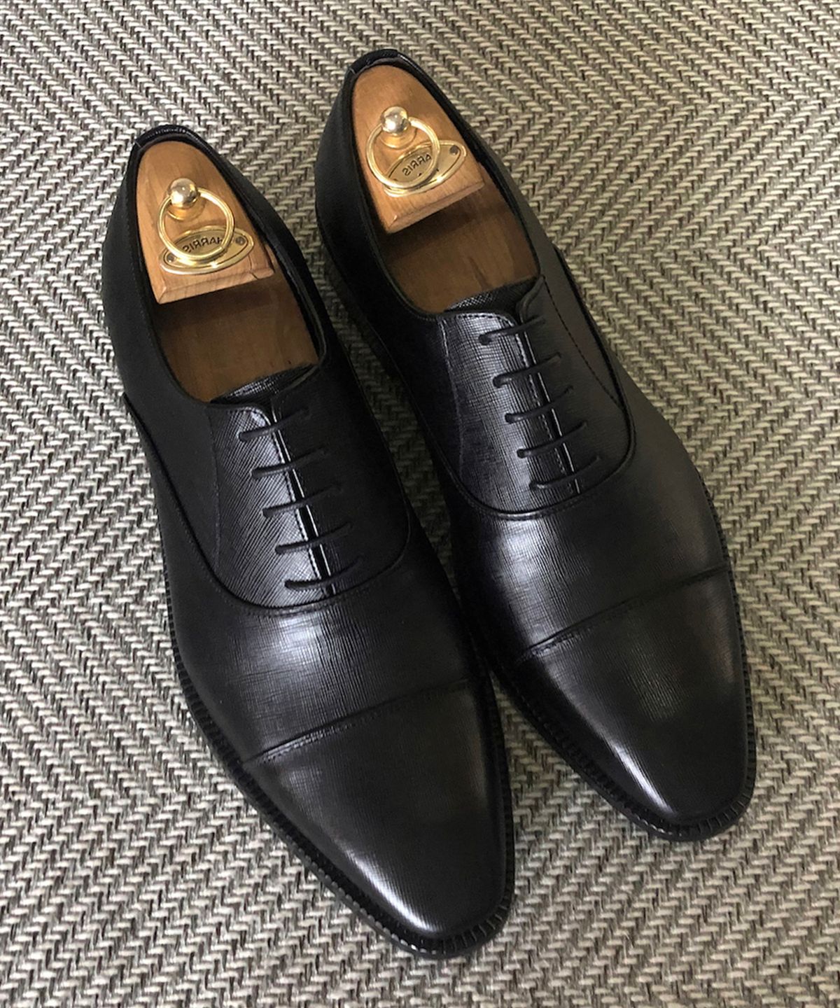 조앤슈(JOENSHOE) 로템 스트레이트팁 옥스퍼드 사피아노 블랙