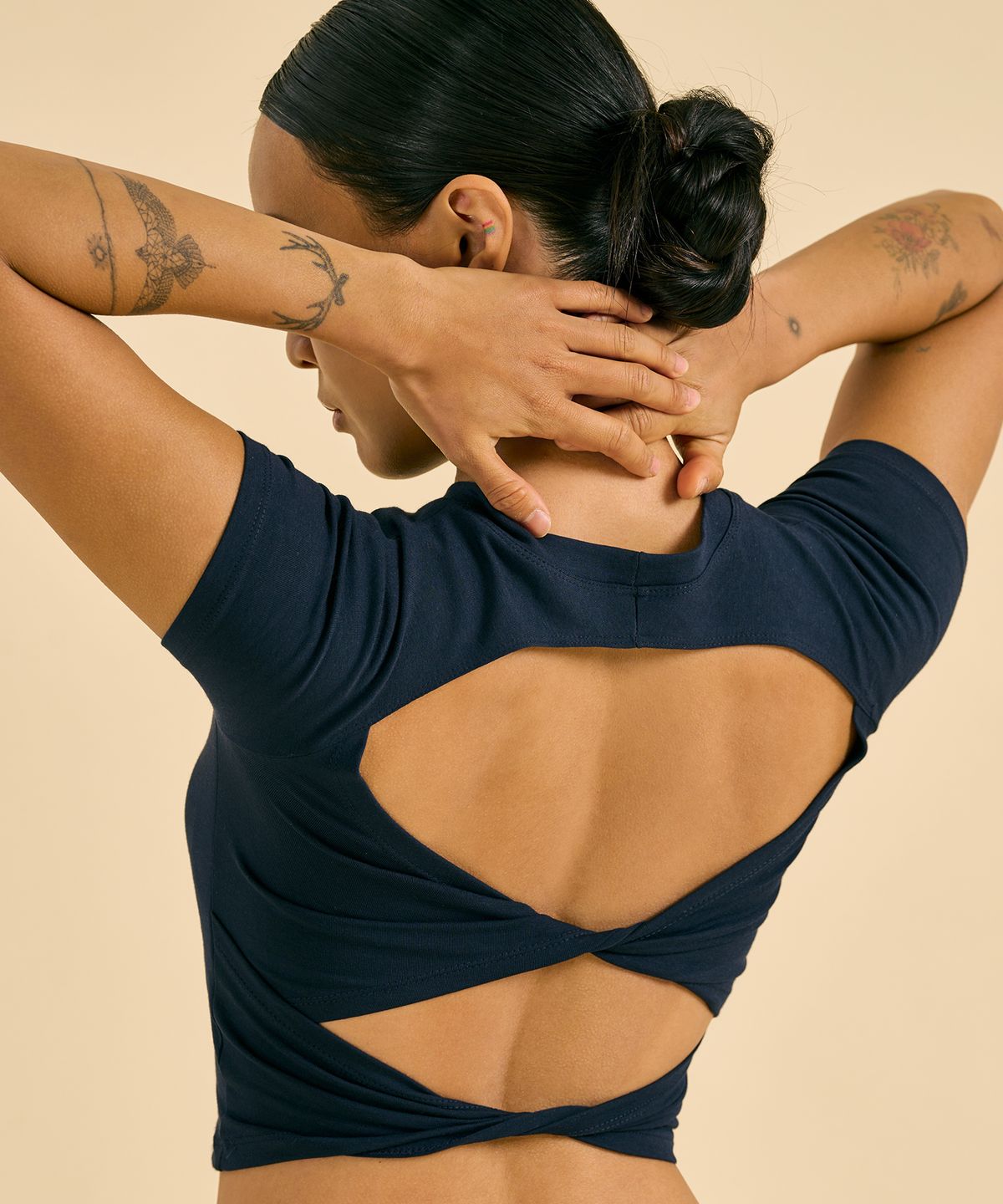 디야니(DHYANI) Tween Twist Crop Top (Deep sea)