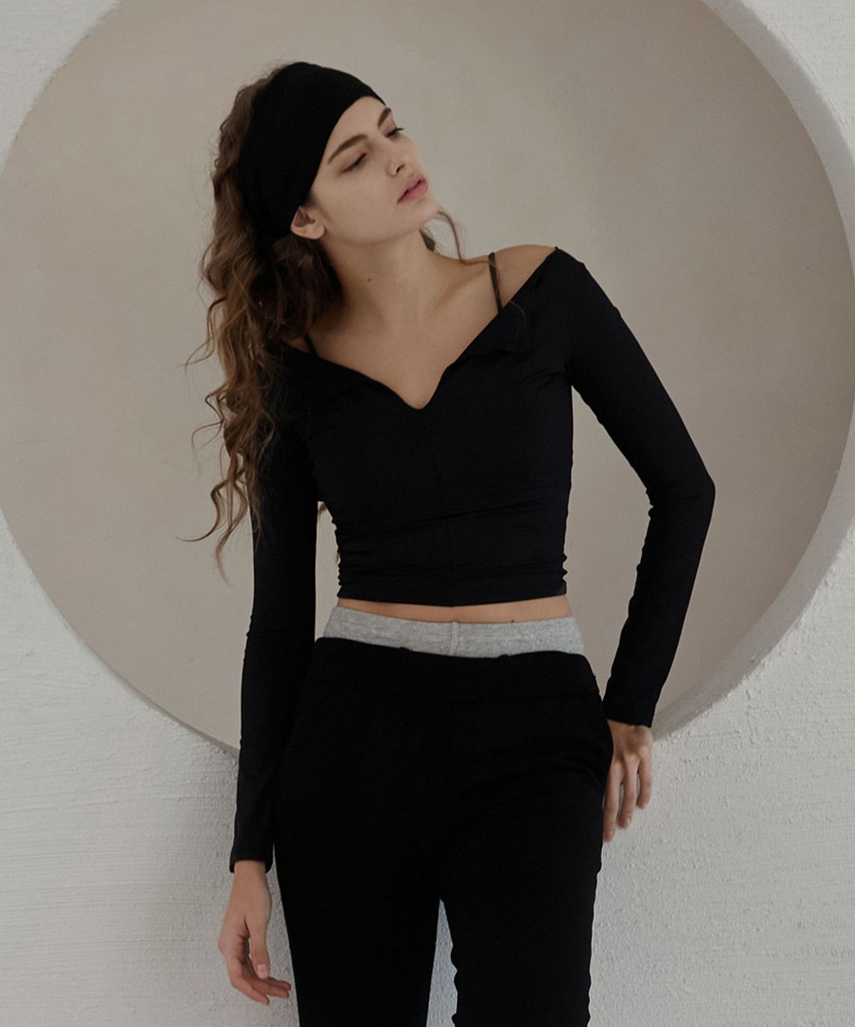 데비웨어(DEVIWEAR) 블룸 슬릿 롱슬리브 DEVI-T0122-블랙