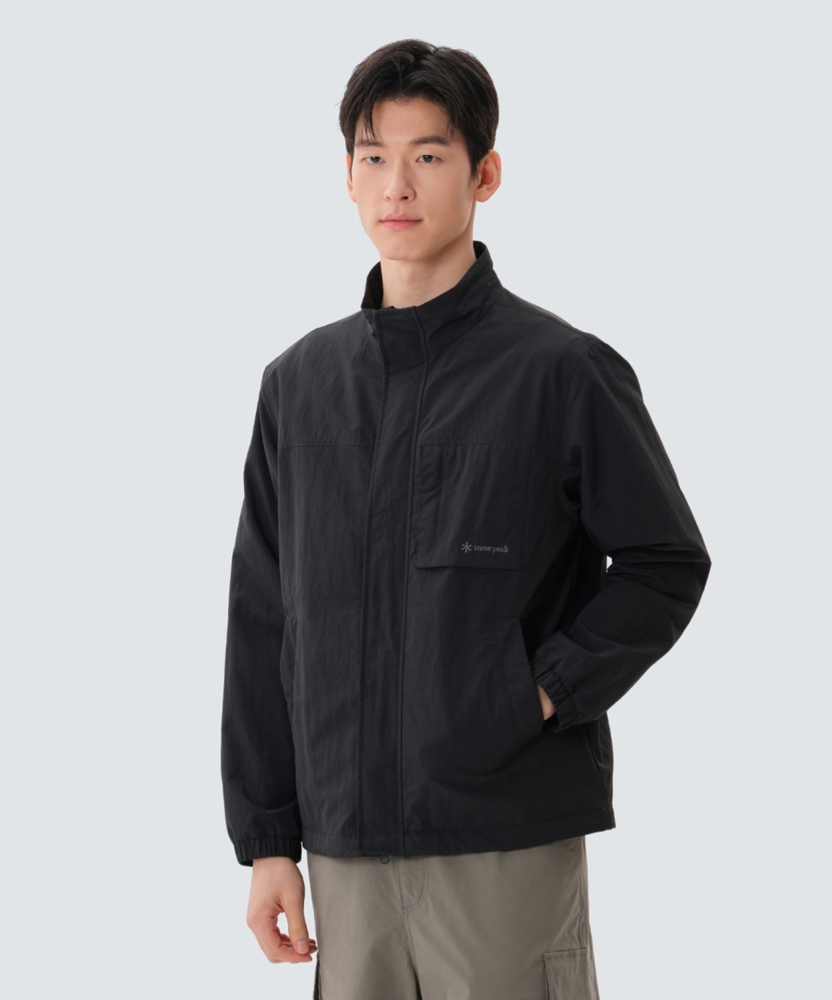 스노우피크 어패럴(SNOWPEAK APPAREL) 캠플 스탠드넥 바람막이 (S25SMCWB12) Dark Charcoal