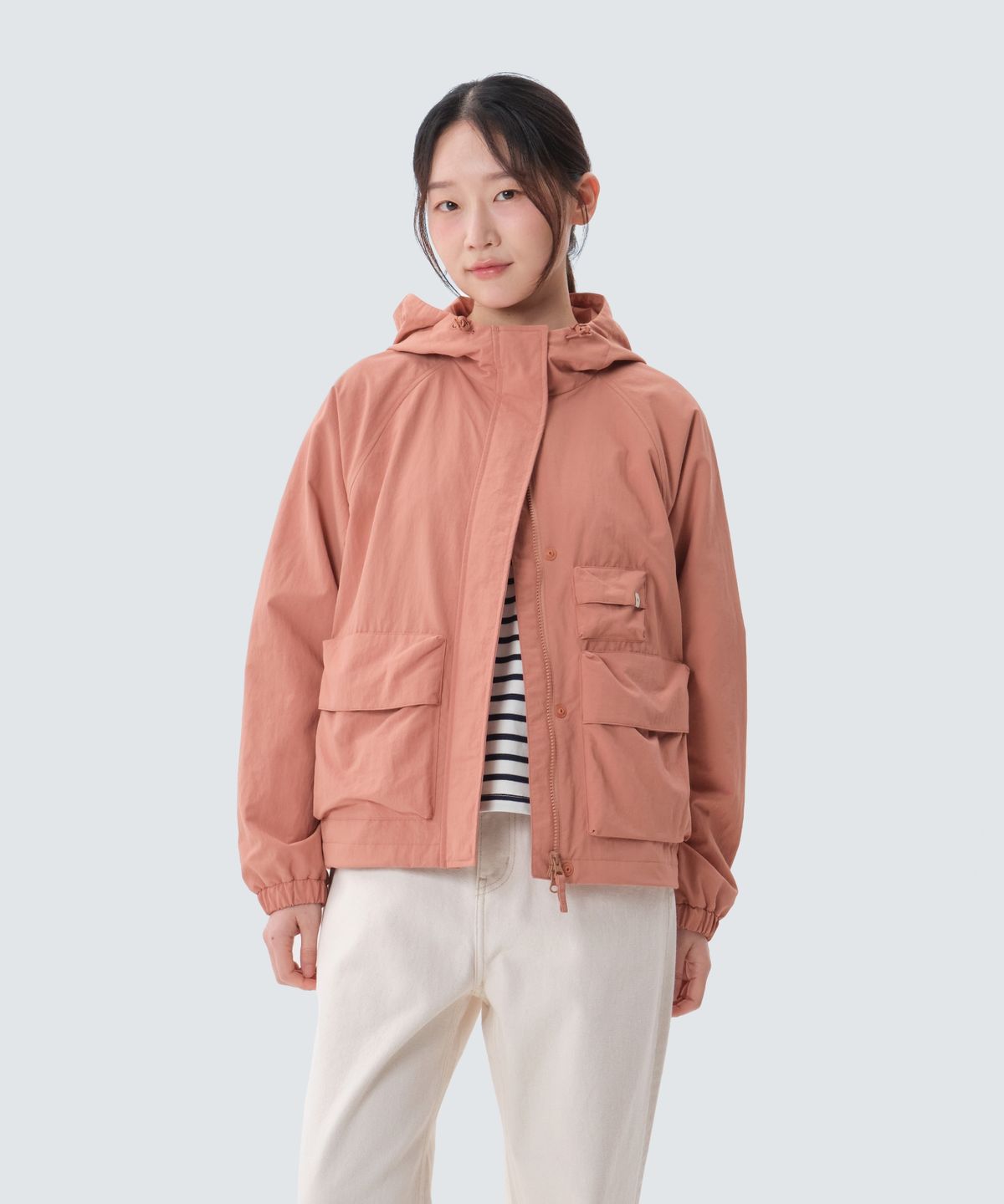 스노우피크 어패럴(SNOWPEAK APPAREL) 캠플 여성 유틸리티 바람막이 (S25SWCWB11) Coral