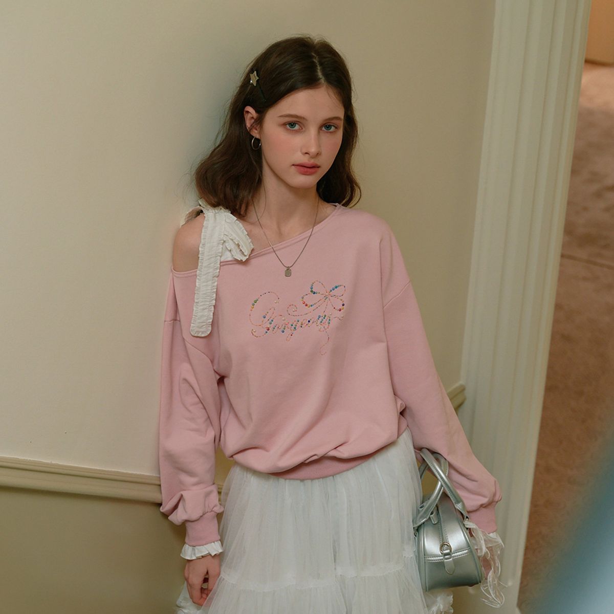 쎄무아듀(CEST MOIDEW) Cest_Off-shoulder ribbon sweatshirt