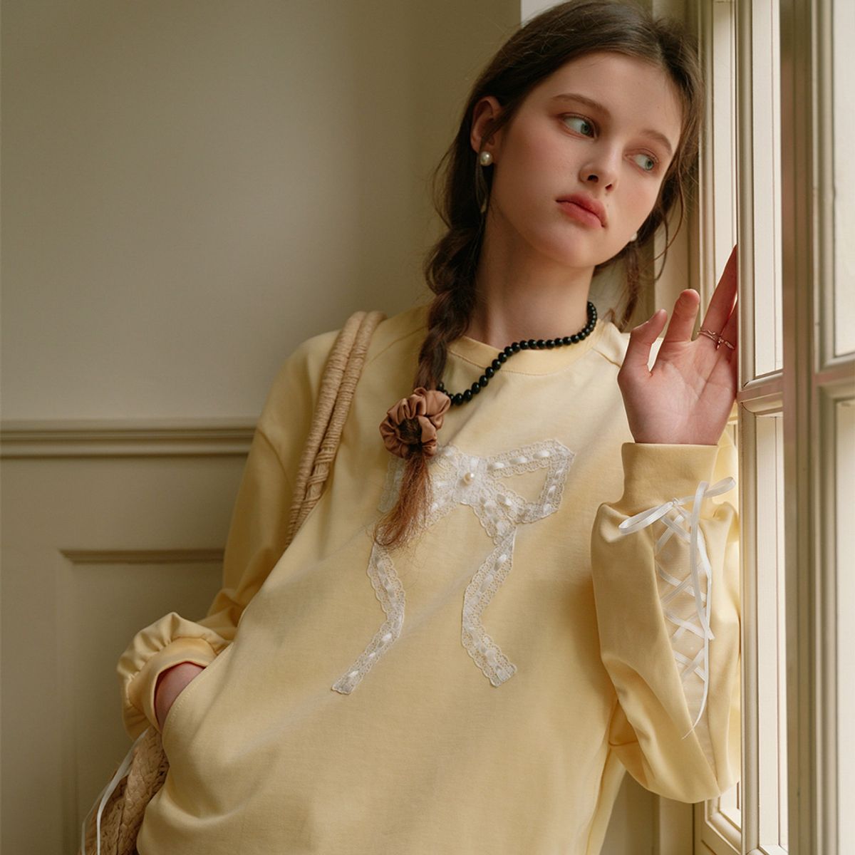 쎄무아듀(CEST MOIDEW) Cest_Lace line ribbon sweatshirt