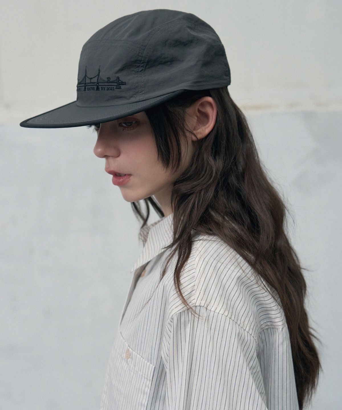 레더리(LEATHERY) 브릿지 아트웍 나일론 캠프캡 [CHARCOAL]