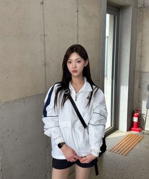 유니 듀스 루즈핏 자켓 - 화이트 QR123JJK22