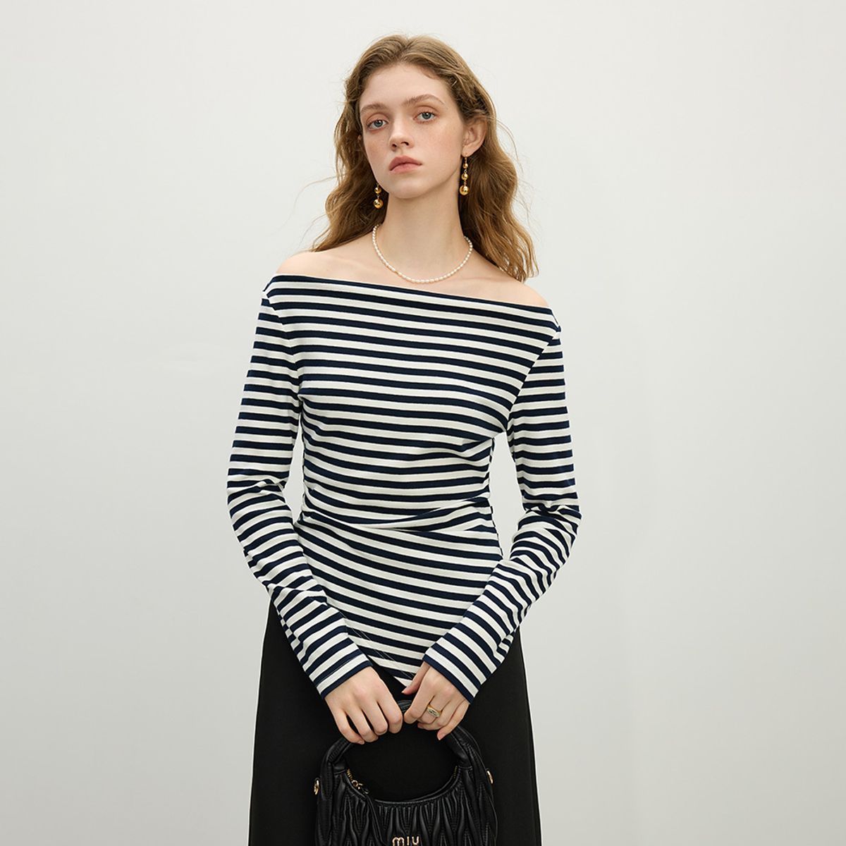 웬스데이딜라잇(WEDNESDAY DELIGHT) WD_Off shoulder striped long sleeve top