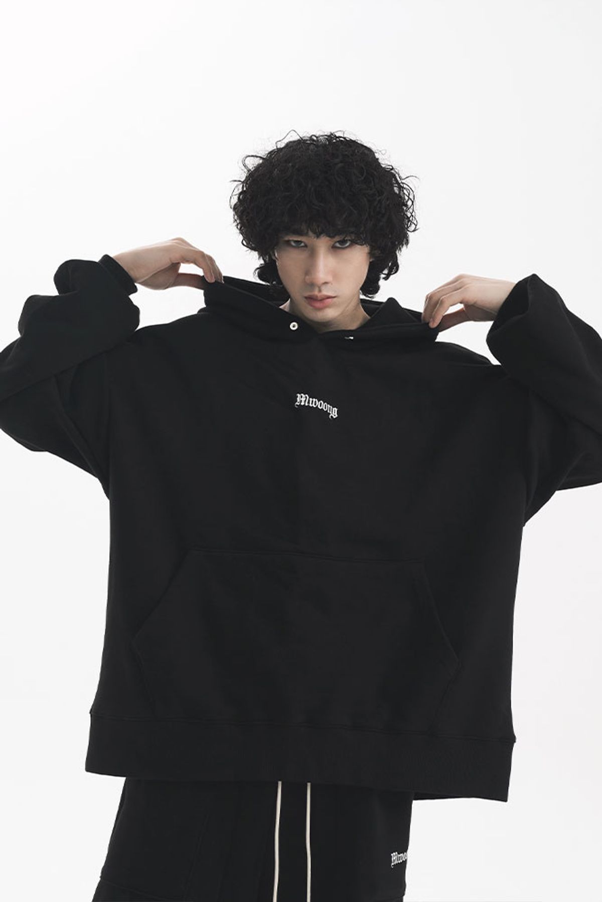 뭉(MWOONG) Familia Overfit Hoodie(BLACK)