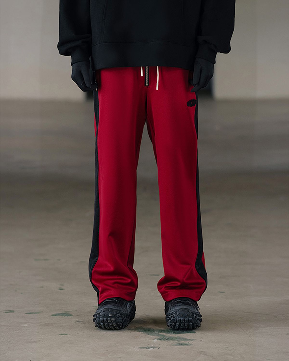 뭉(MWOONG) Tracksuit Flared-fit Pants(RED)