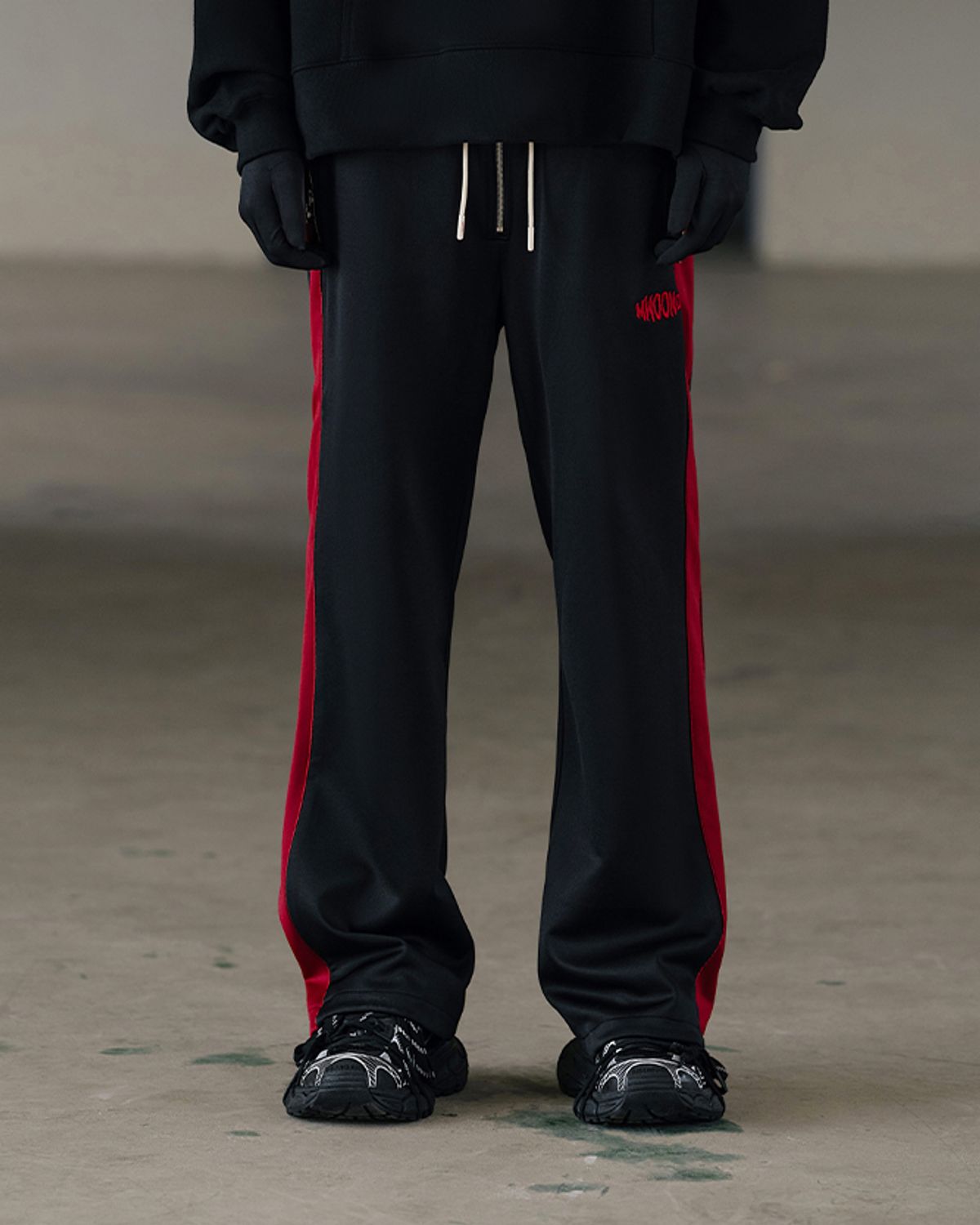 뭉(MWOONG) Tracksuit Flared-fit Pants(BLACK)