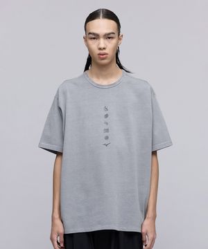 [일꼬르소X미즈노] 에너지 펄스 가먼트다잉 반팔 티셔츠 라이트 그레이 IETS5E704G1