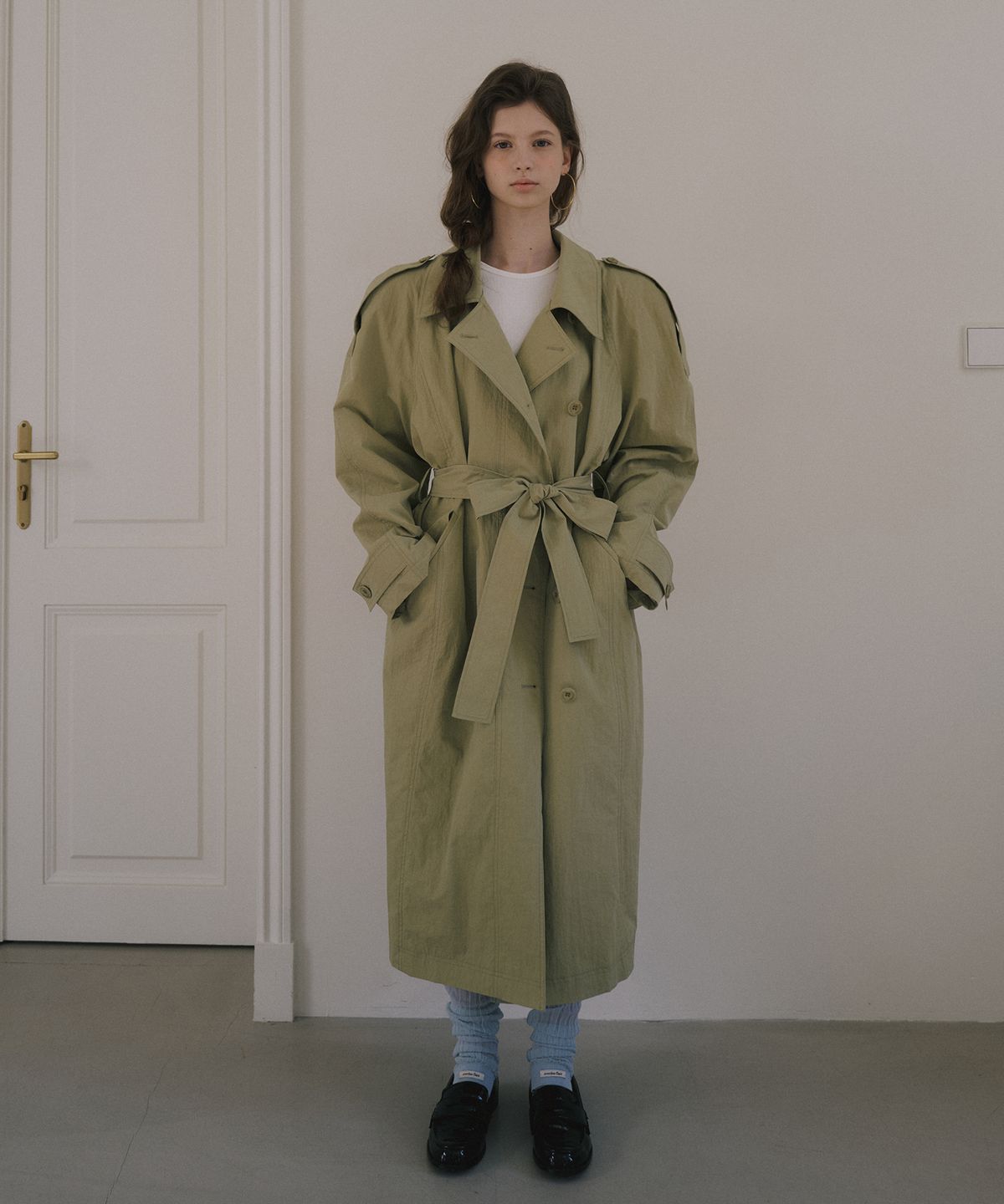 오버듀플레어(OVERDUEFLAIR) SIGNATURE VOLUME SLEEVE TRENCH COAT_LIGHT KHAKI