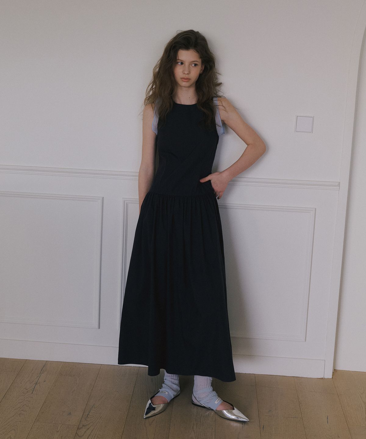 오버듀플레어(OVERDUEFLAIR) LOW WAIST CONTRAST MAXI DRESS_NAVY/LIGHT BLUE
