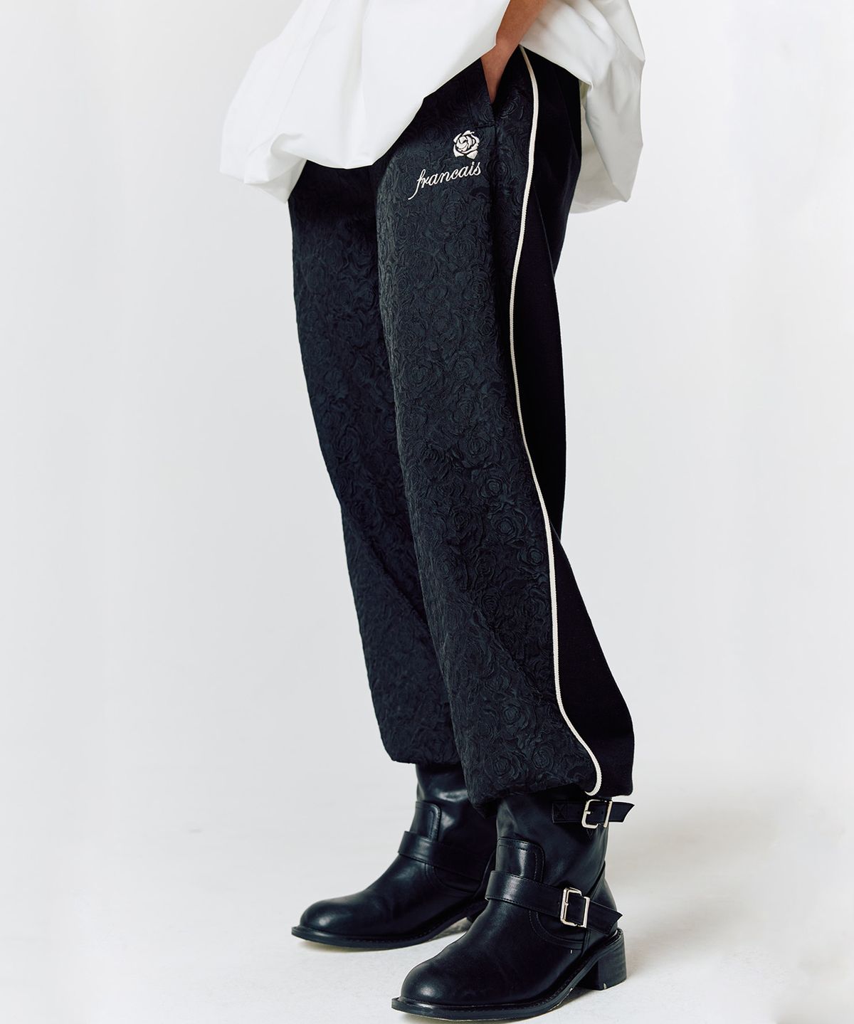 라티젠(LARTIGENT) L15 JAQUARD TRACK PANTS(BLACK)
