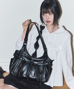 엠버 버클 숄더 백 블랙