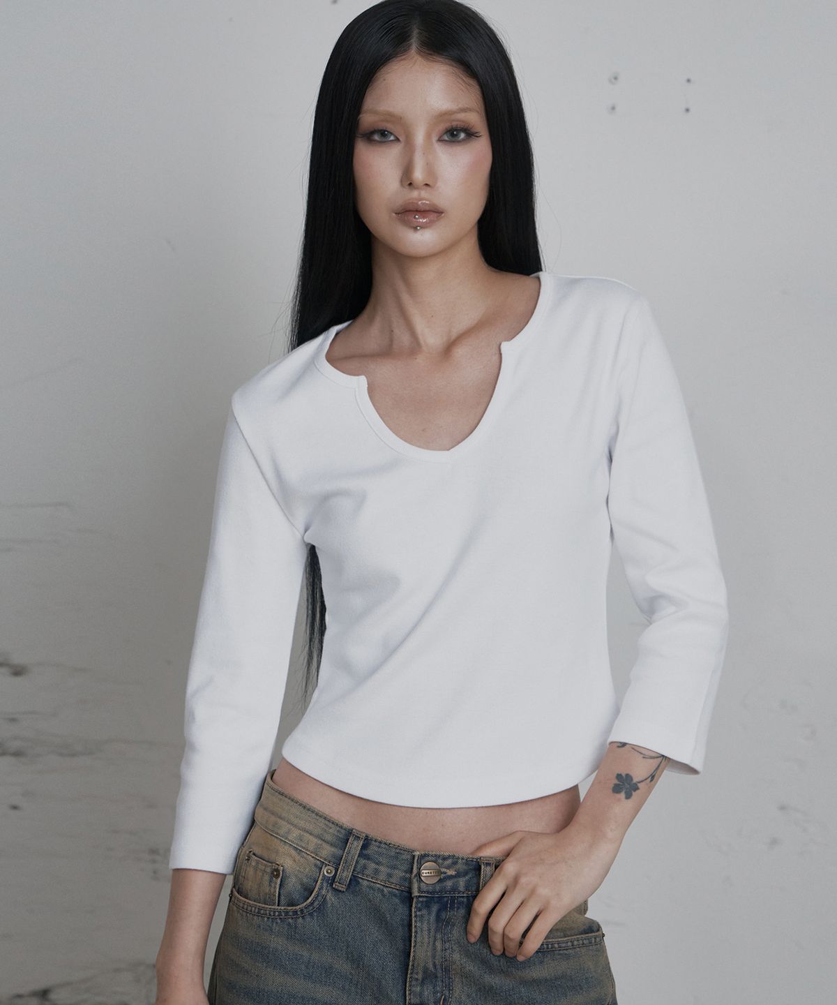 큐리티(CURETTY) C 90S LINE SLIT NECK T-SHIRT_WHITE