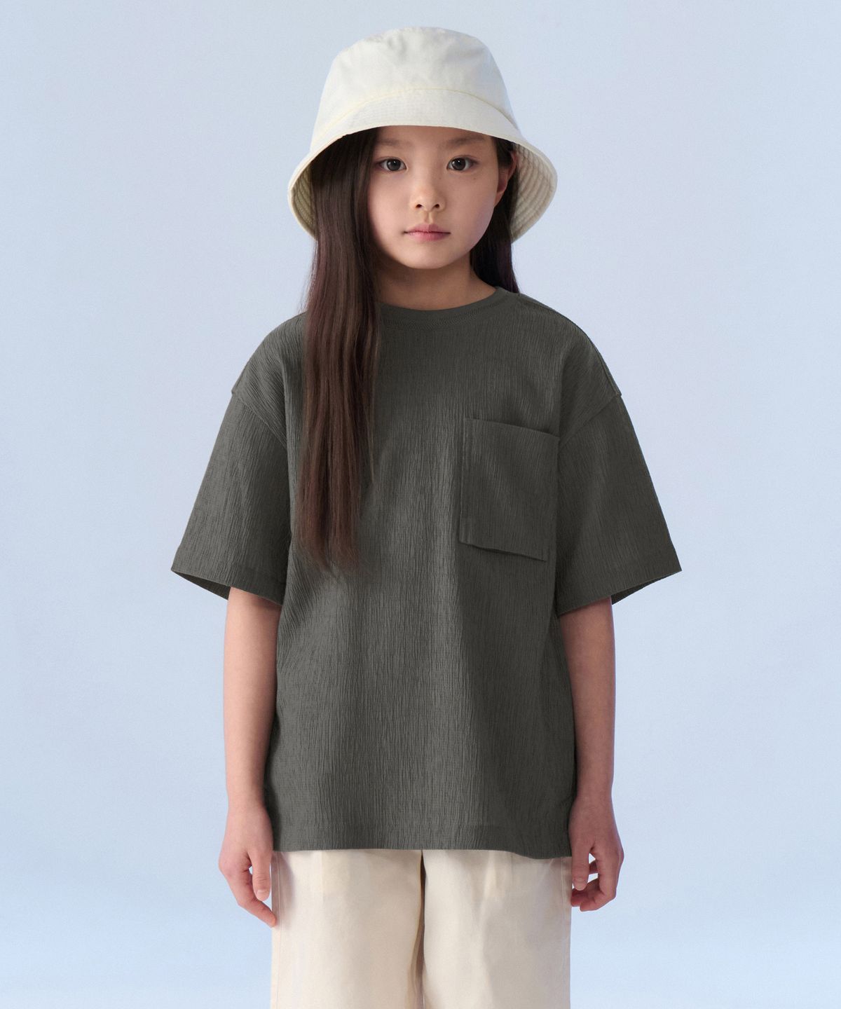 무신사 스탠다드 키즈(MUSINSA STANDARD KIDS) 크링클 오버사이즈 우븐 티셔츠 [카키 그레이]