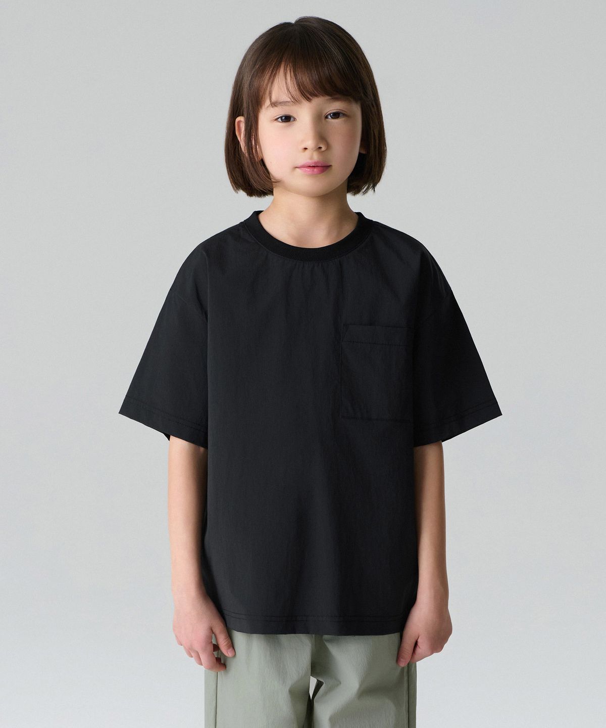 무신사 스탠다드 키즈(MUSINSA STANDARD KIDS) 쿨 터치 오버사이즈 포켓 우븐 티셔츠 [블랙]