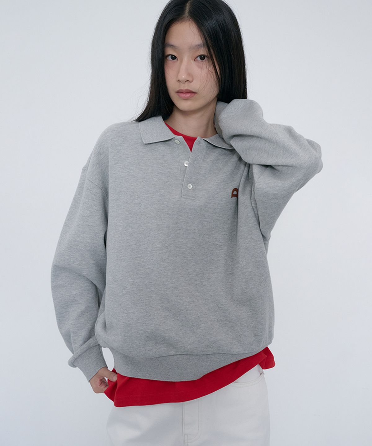던스트(DUNST) UNISEX LEATHER LOGO COLLARED T-SHIRT_UDTS6C110_MELANGE GREY