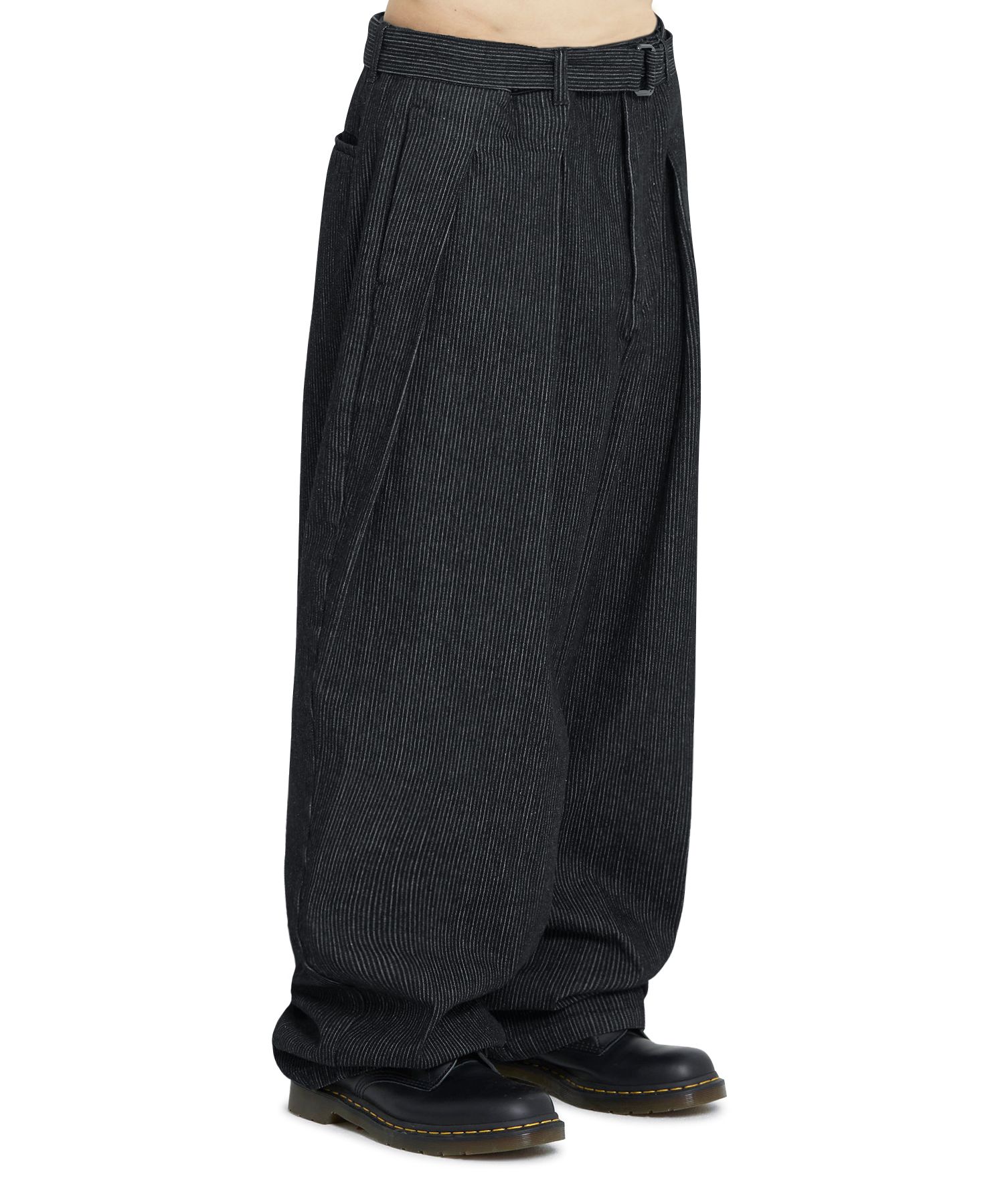 ★OY★BELTED SIDE TWO TUCK WIDE PANTS - BLACK★正規品/送料込 OY/オーワイ』 BELTED SIDE TWO TUCK WIDE PANTS/ベルトサイド