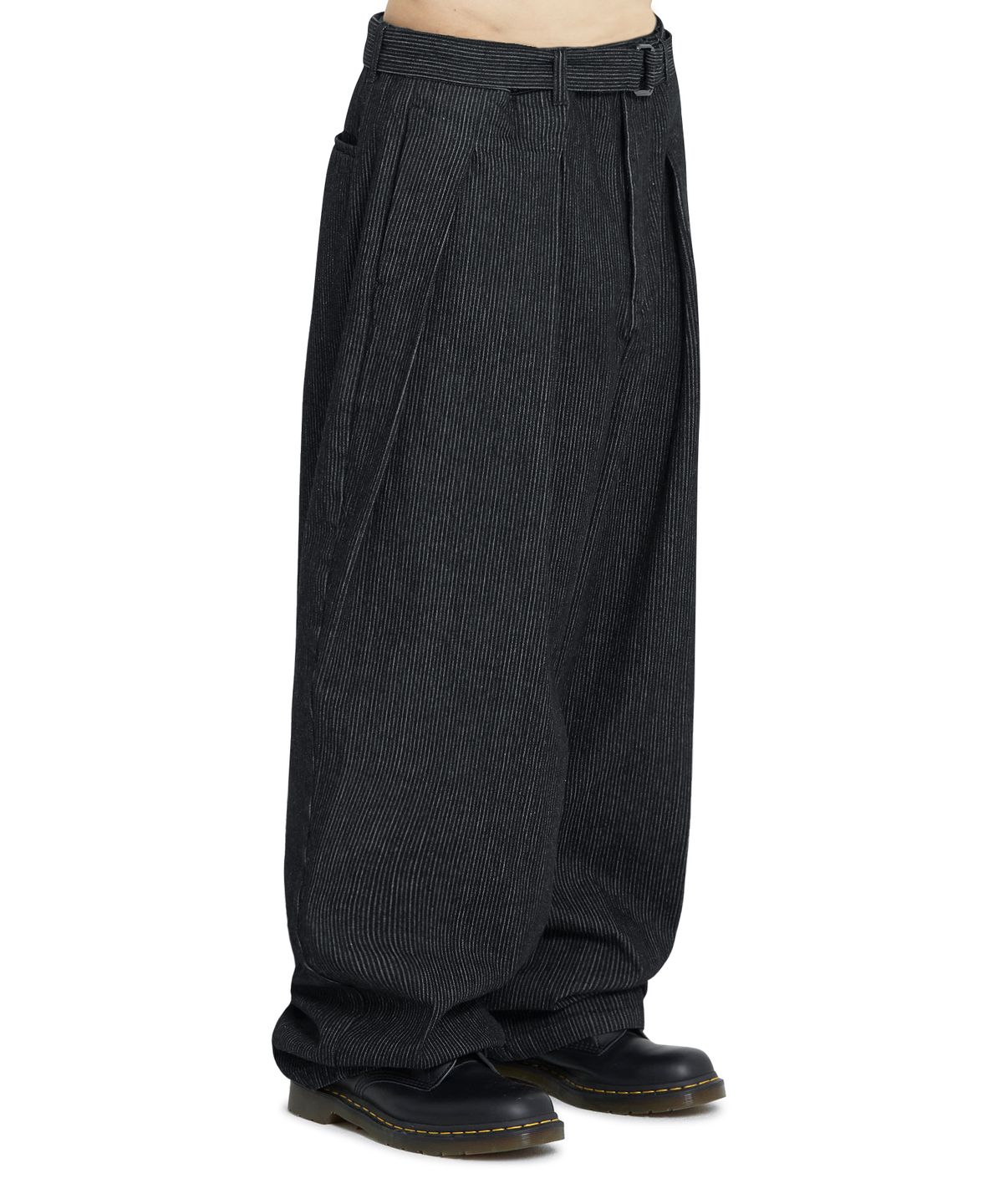 오픈야드(오와이)(OPENYARD(OY)) STRIPE BELTED SIDE TWO TUCK WIDE PANTS - BLACK