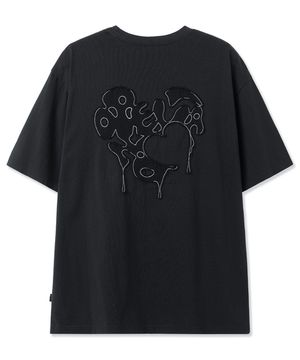 EMBROIDERED HEART TEE - BLACK