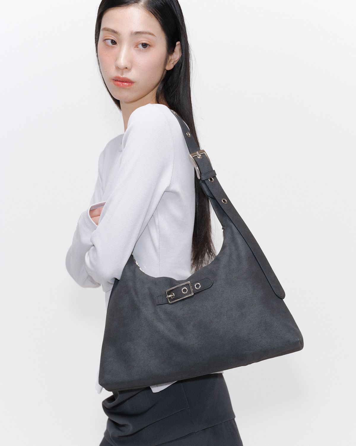 ◆MISEKI SEOUL◆ Belted flat shoulder bag CHARCOAL MSK251BG0 MUSINSA | MISEKI SEOUL Belted flat shoulder bag CHARCOAL