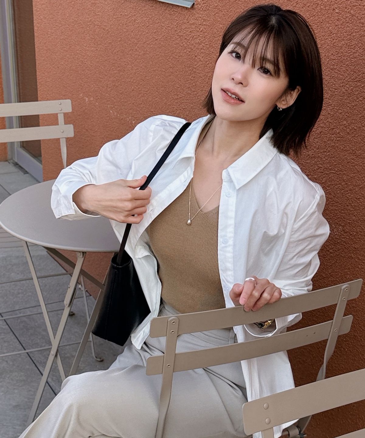 올리브 데 올리브(OLIVE DES OLIVE) 슬림핏 기본 자수 셔츠 OH6XB1800