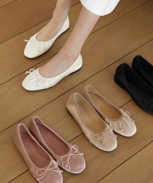 멜라니 새틴 셔링 리본 플랫슈즈 (1cm)