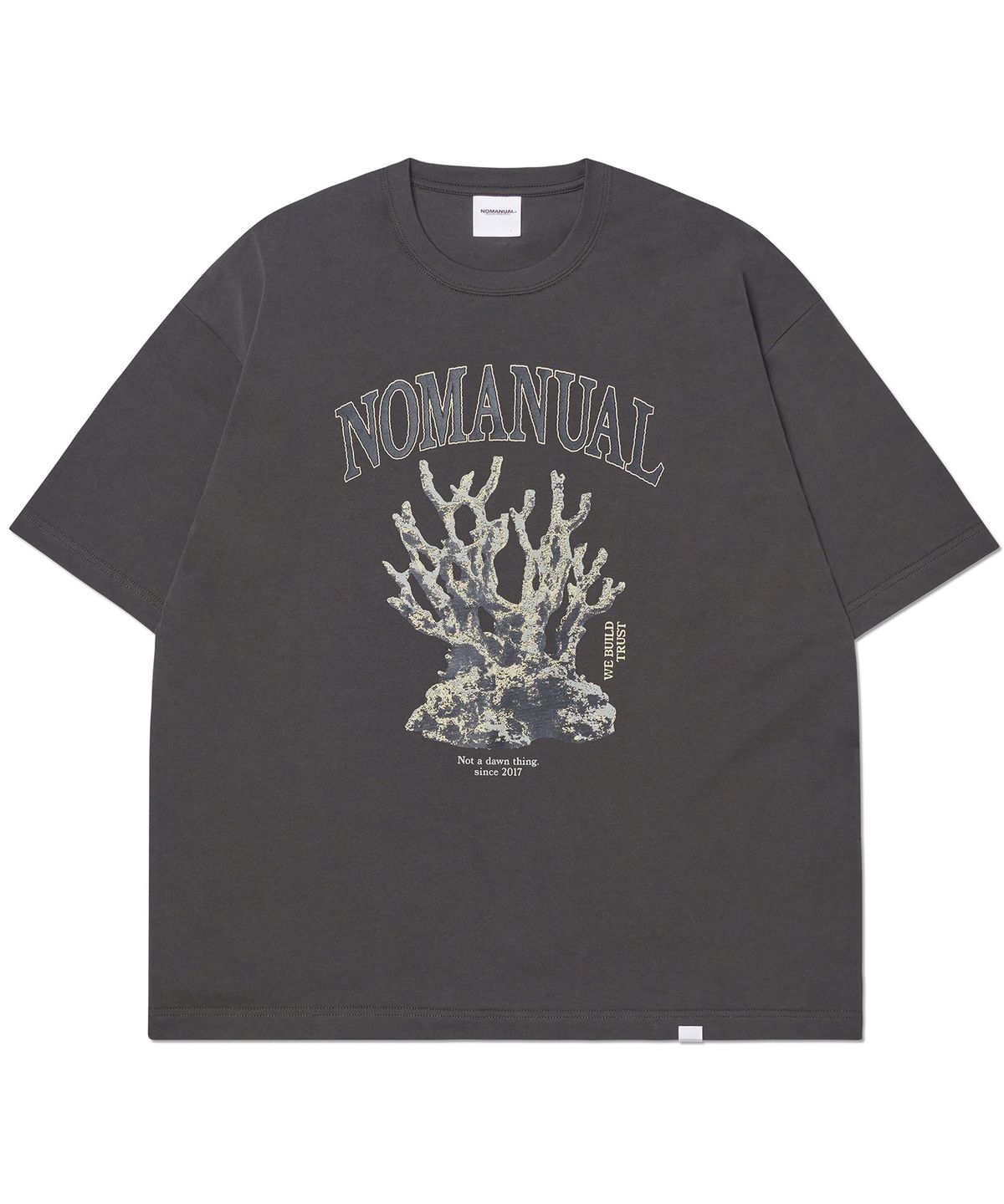 노매뉴얼(NOMANUAL) METAL CORAL REEF T-SHIRT - CHARCOAL