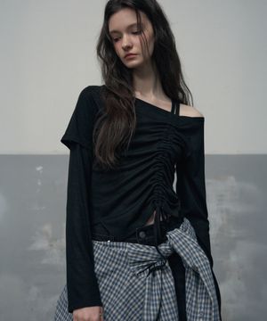 플루이드 오프숄더 셔링 롱슬리브 [BLACK]