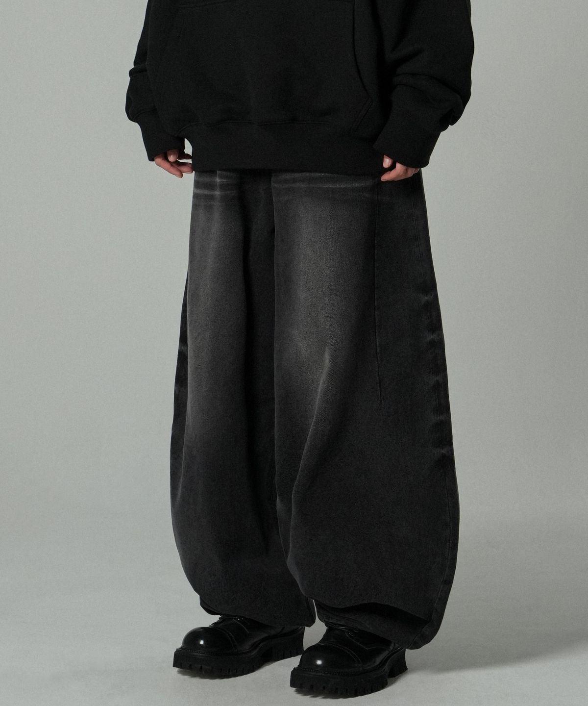 아이돈워너셀(IDWS) Axel Denim Balloon Pants Black