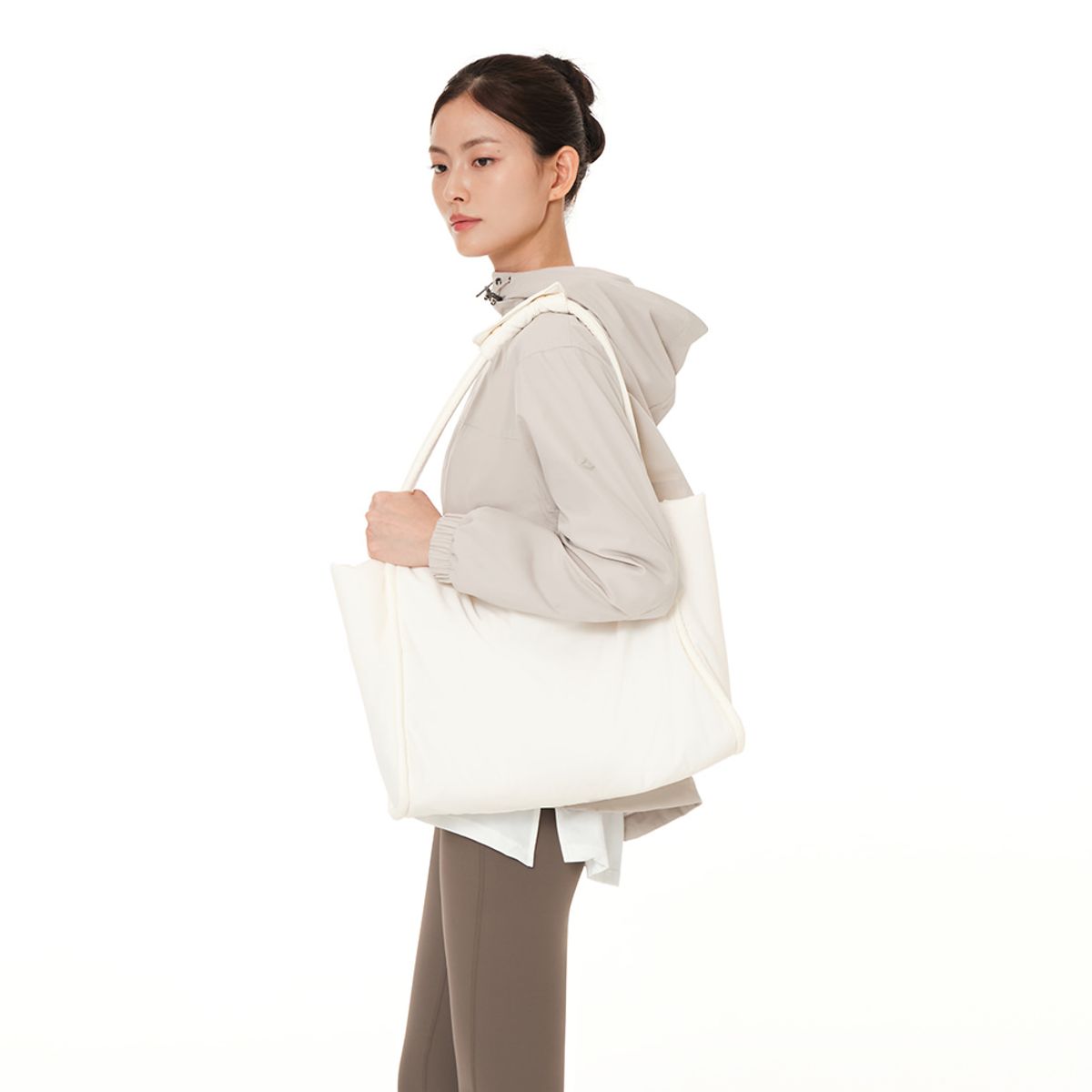 안다르(ANDAR) 라이트 패딩 쇼퍼백