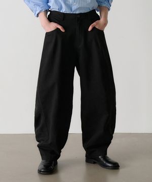 curved chino pants (black)