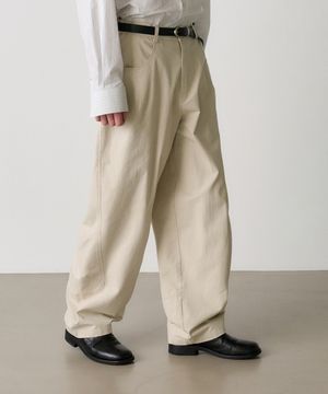 curved chino pants (ivory)