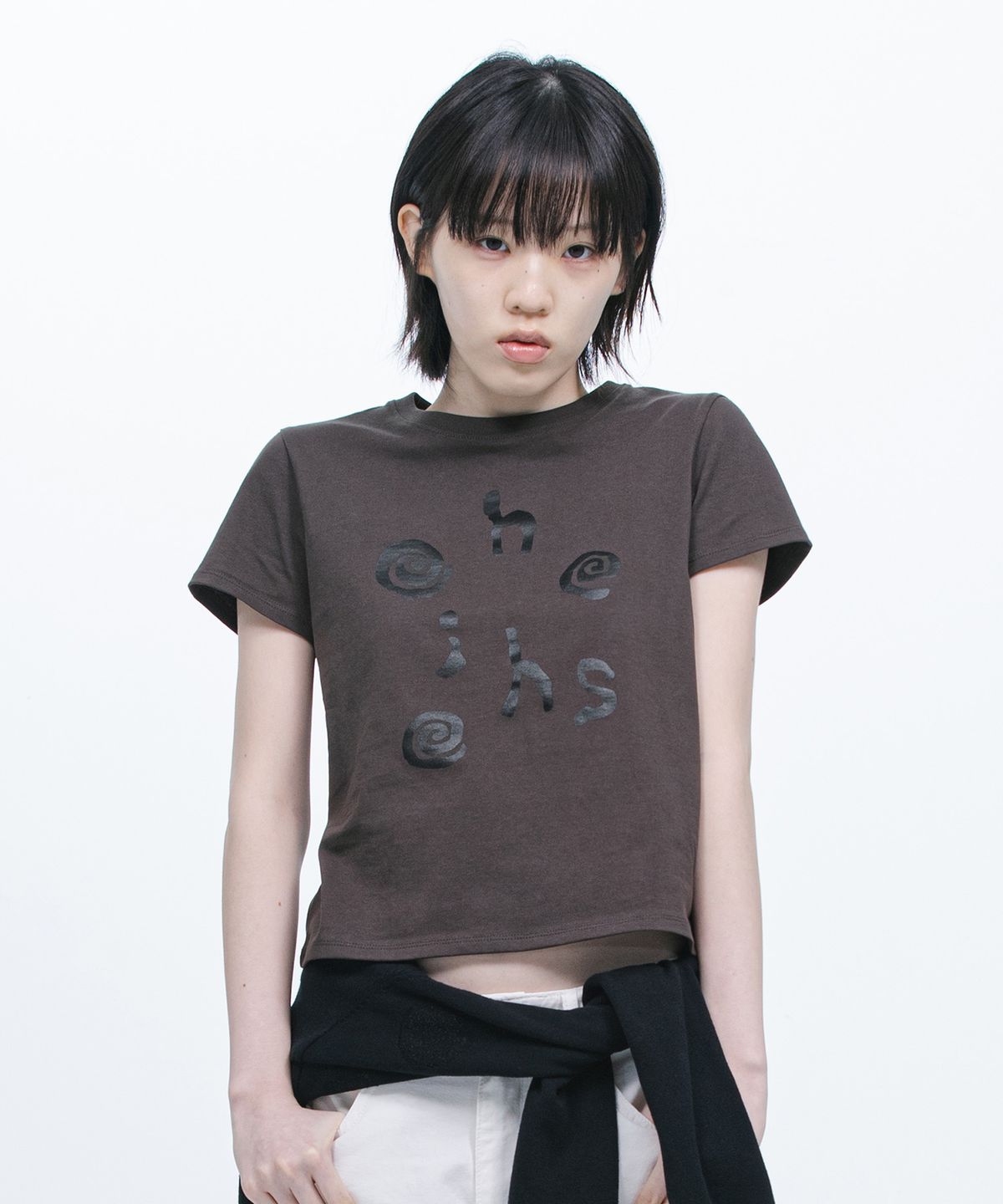 오헤시오(OHESHIO) LOGO SLIM T-SHIRT, DEEP BROWN
