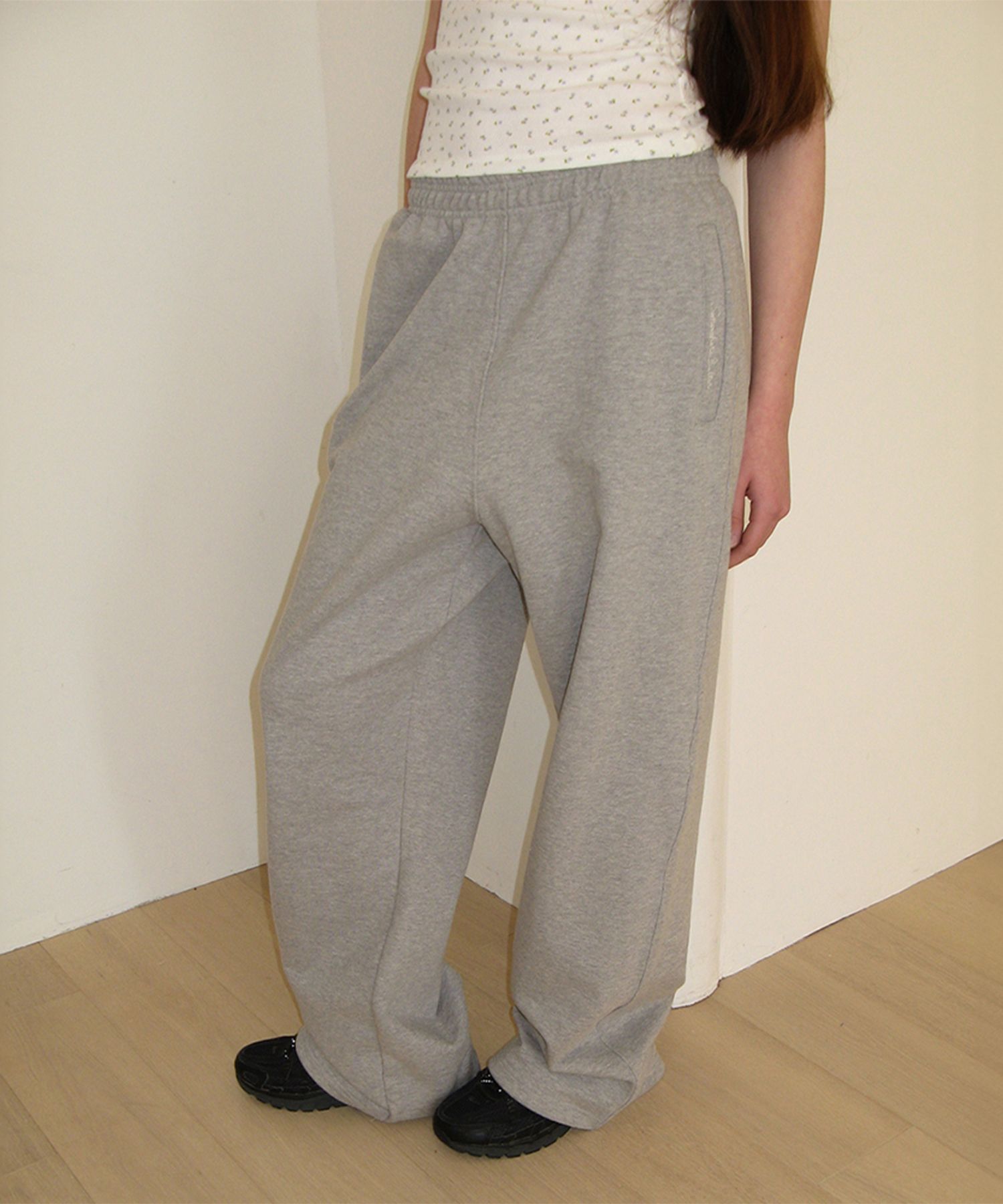 [SOMEWHERE BUTTER]★25SS★韓国人気★Label String Sweatpants MUSINSA | SOMEWHEREBUTTER Label String Sweatpants - Grey