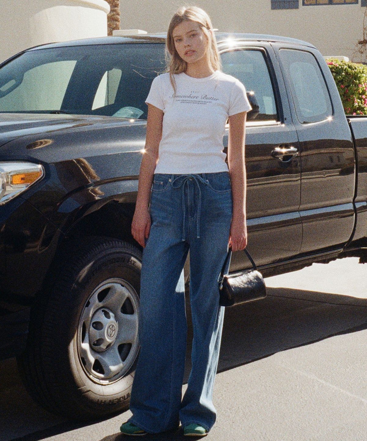 썸웨어버터(SOMEWHEREBUTTER) Ribbon Wide Denim Pants - Middle Blue