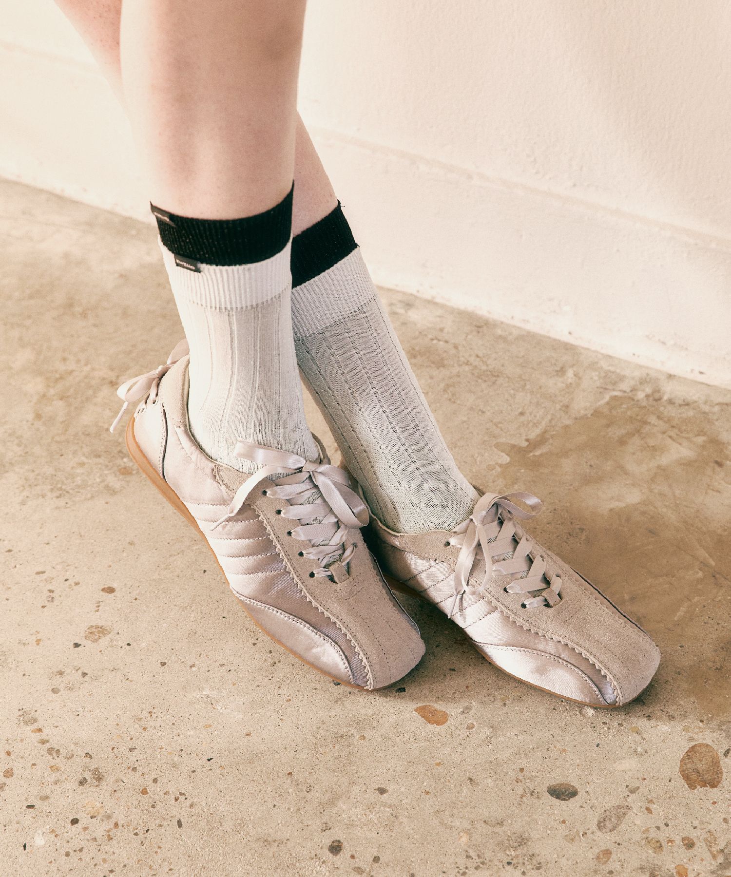 韓国大人気 【KHIHO】 PLIE BACK RIBBON SNEAKERS MUSINSA | KHIHO Plie back ribbon sneakers 3 colors