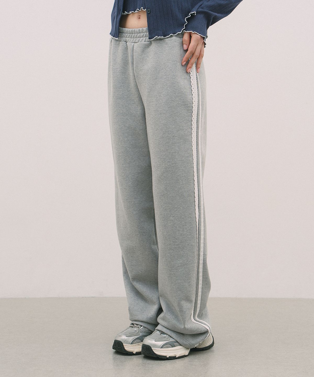 로브로브(LOVLOV) ATELIER LACE TRACK PANTS