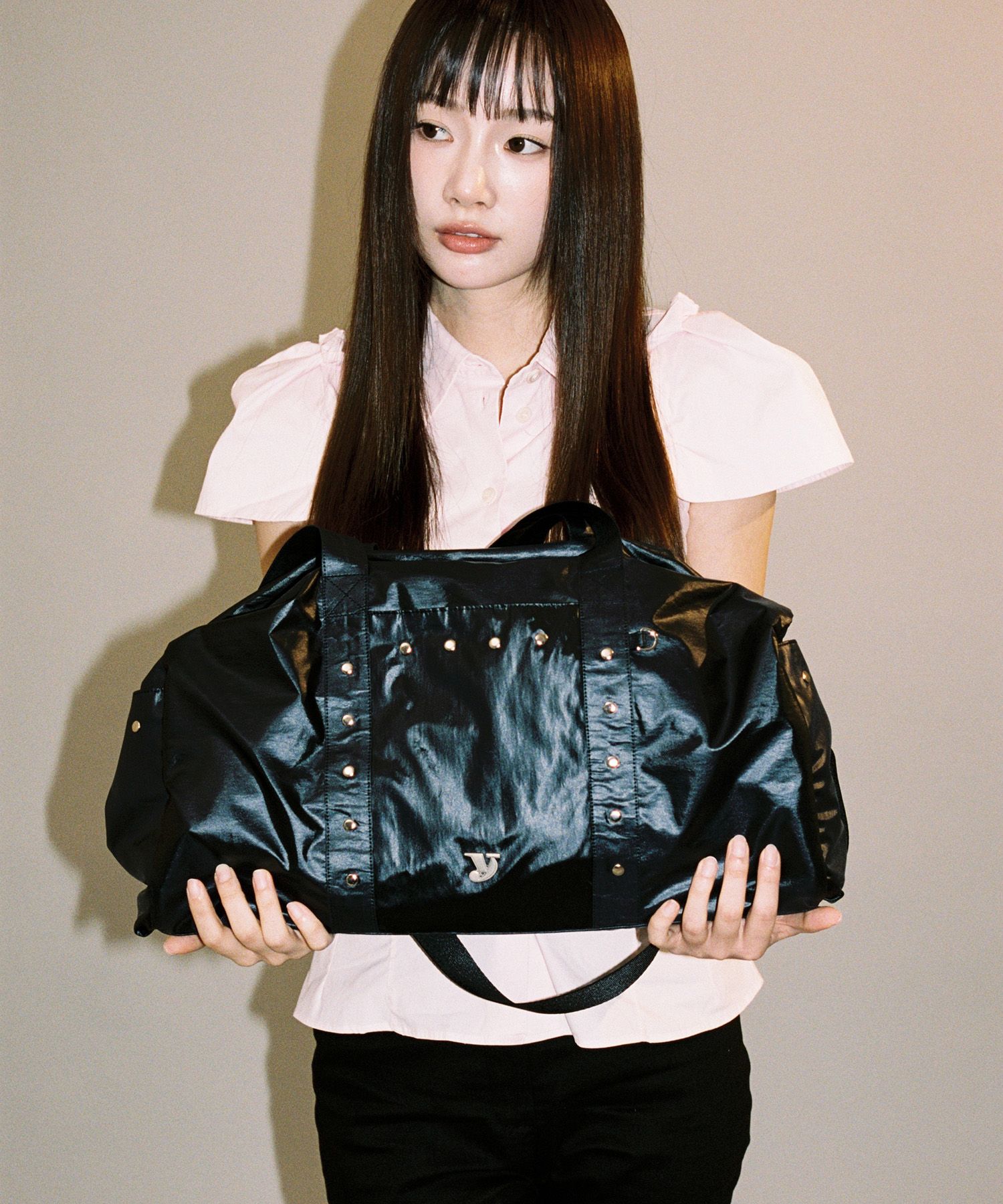 MUSINSA公式 | YEOMIM stud duffle bag (black)
