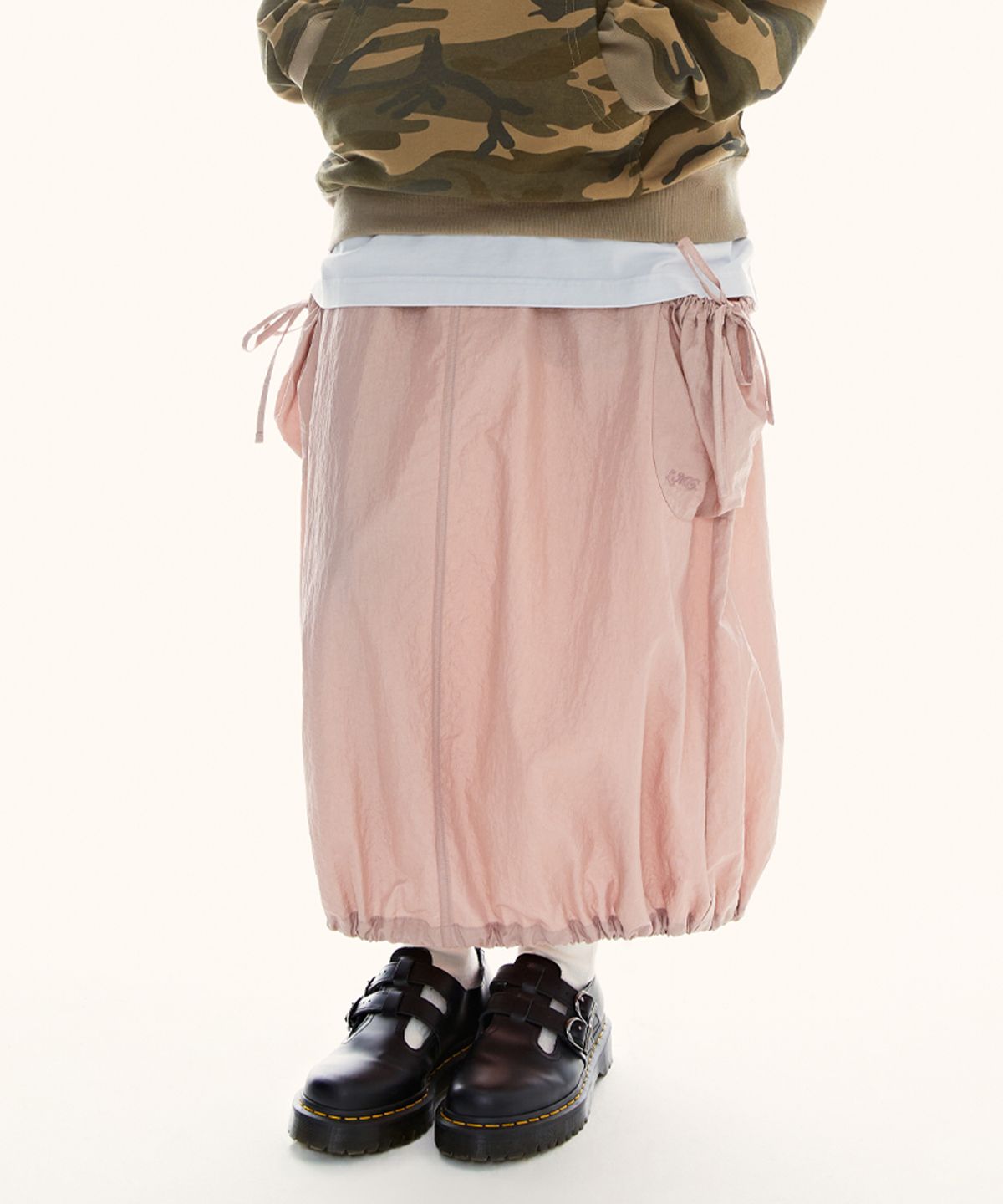 엘엠씨(LMC) WM RIBBON NYLON LONG SKIRT pink