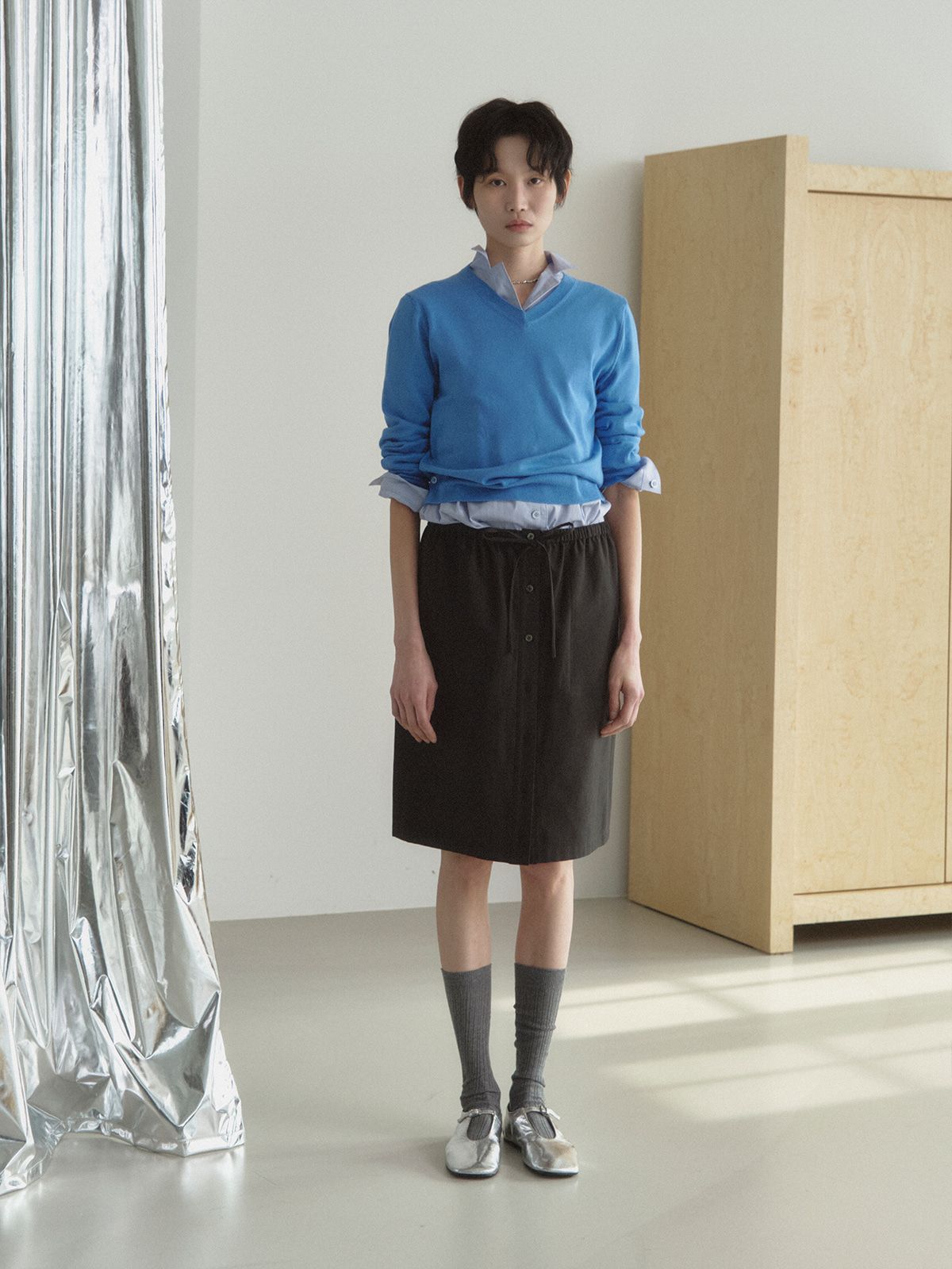 리플레인(REPLAIN) BUTTON FRONT MIDI SKIRT_BLACK