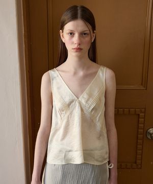 SATIN SLEEVELESS TOP CREAM